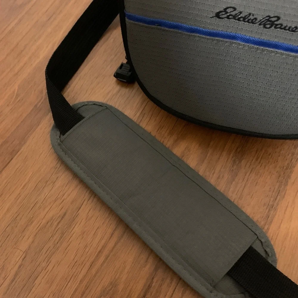 EDDIE BAUER CAMERA, CAMCORDER OR TRAVEL BAG WITH SHOULDER STRAP CLASSIC